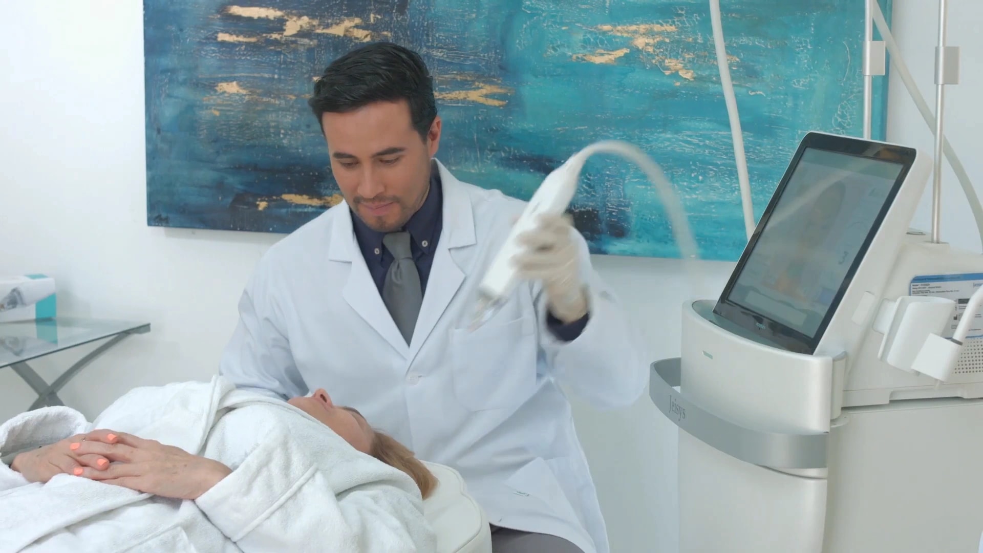 A provider holding the Potenza handpiece beside the device, from Jeisys Medical's explainer film